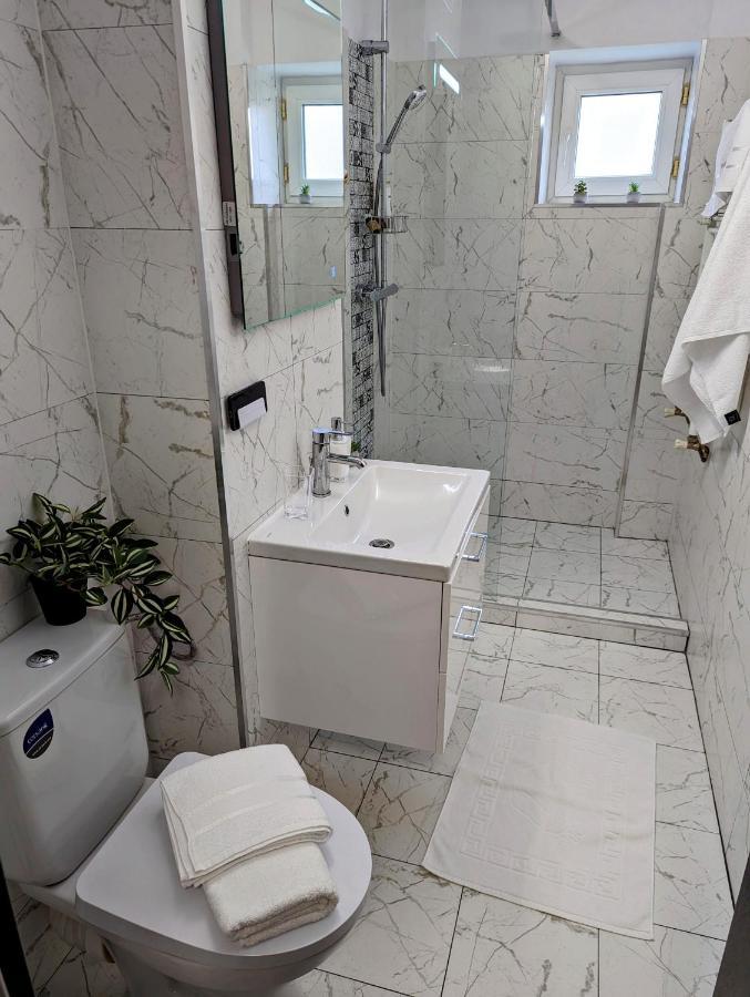 Sebastian Studio Apartment Bucarest Exterior foto